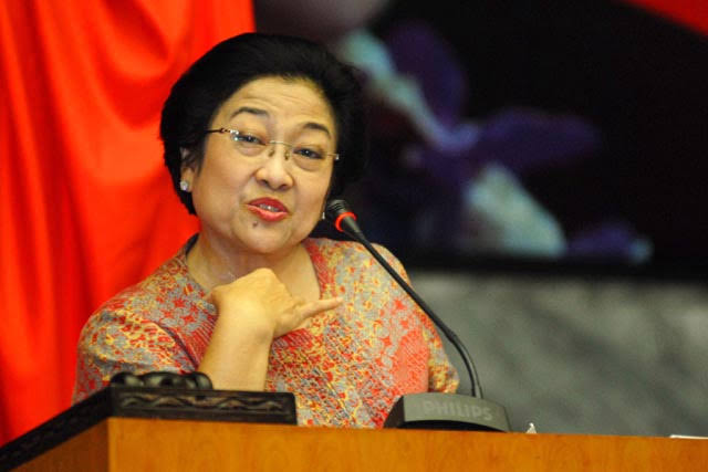 Pengamat, Megawati