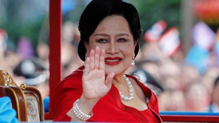 ratu-sirikit-dalam-foto-tahun-2012-1761362003520_169_copy_450x253 Ratu Srikit (Foto: Ist)